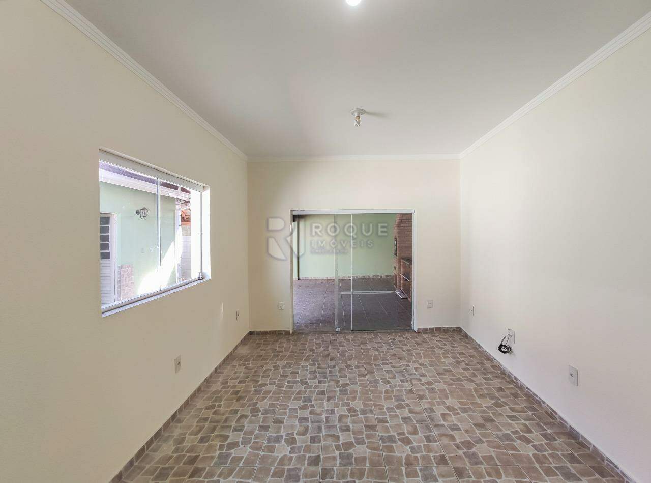 Casa em condomínio para aluguel no bairro Jardim Ouro Verde: Sala fundo