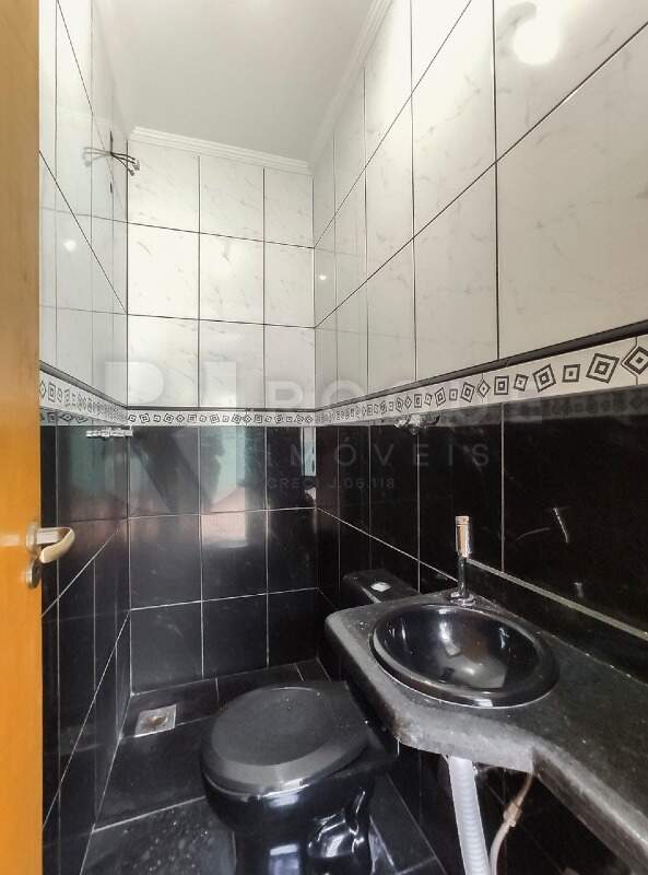Casa em condomínio para aluguel no bairro Jardim Ouro Verde: WC fundo
