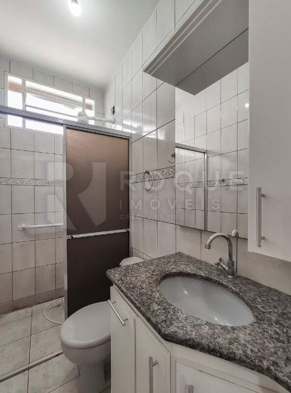 Casa em condomínio para aluguel no bairro Jardim Ouro Verde: WC suíte
