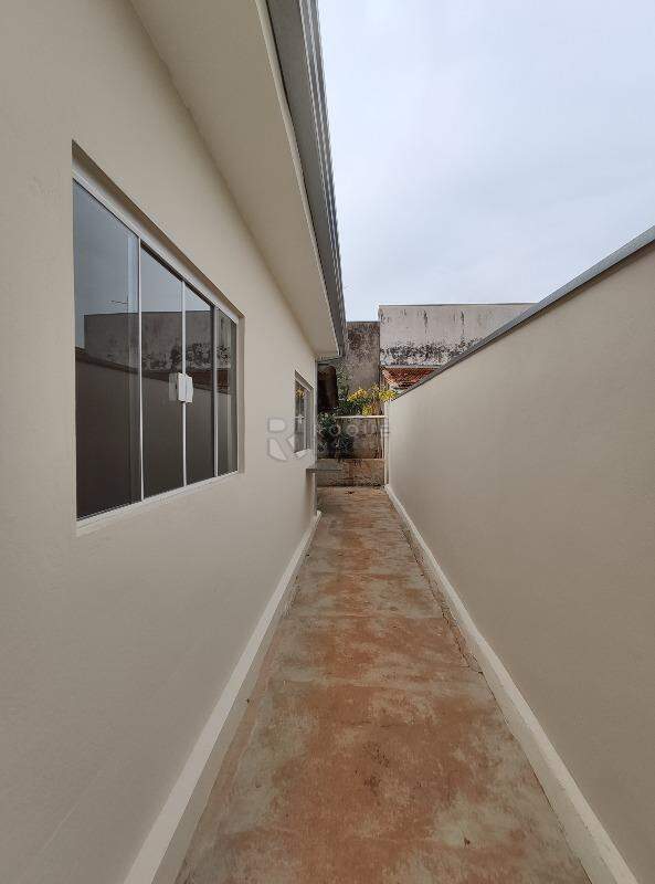 Casa Residencial para aluguel no bairro Jardim Caieira: Corredor 