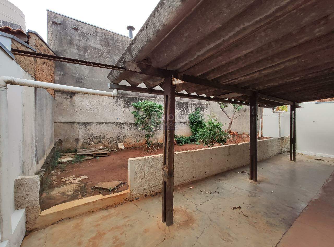 Casa Residencial para aluguel no bairro Jardim Caieira: Rancho / fundo 