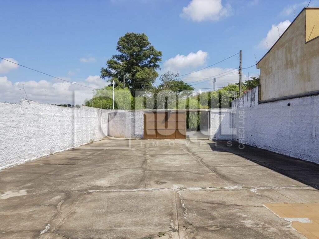 Casa Residencial para aluguel no bairro Jardim Mediterrâneo: Quintal frente