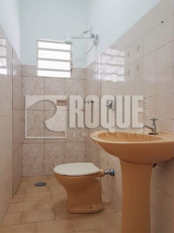 Casa Residencial para aluguel no bairro Jardim Mediterrâneo: WC Social