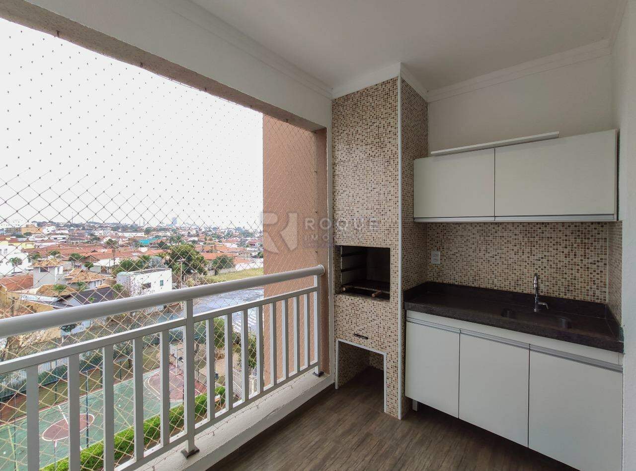 Apartamento para aluguel no bairro Desmembramento Oscar Antonio Breda: Sacada