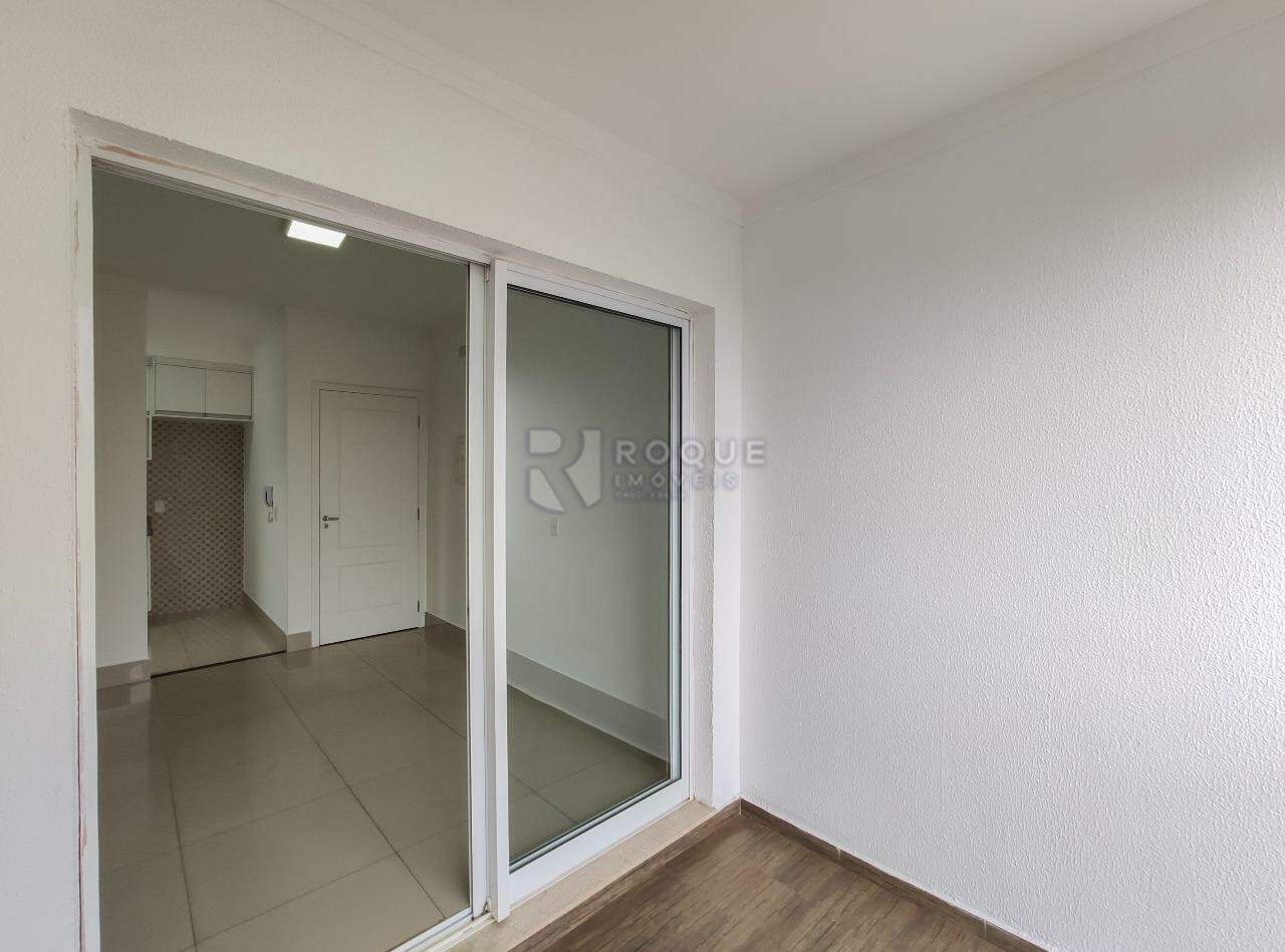 Apartamento para aluguel no bairro Desmembramento Oscar Antonio Breda: Sacada 