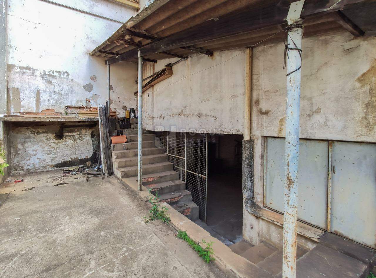 Barracão/Galpão para aluguel no bairro Vila Anita: Acesso porão 