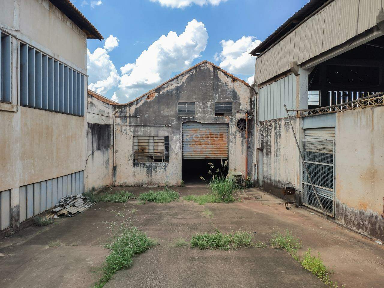 Barracão/Galpão para aluguel no bairro Vila Anita: Fundo 