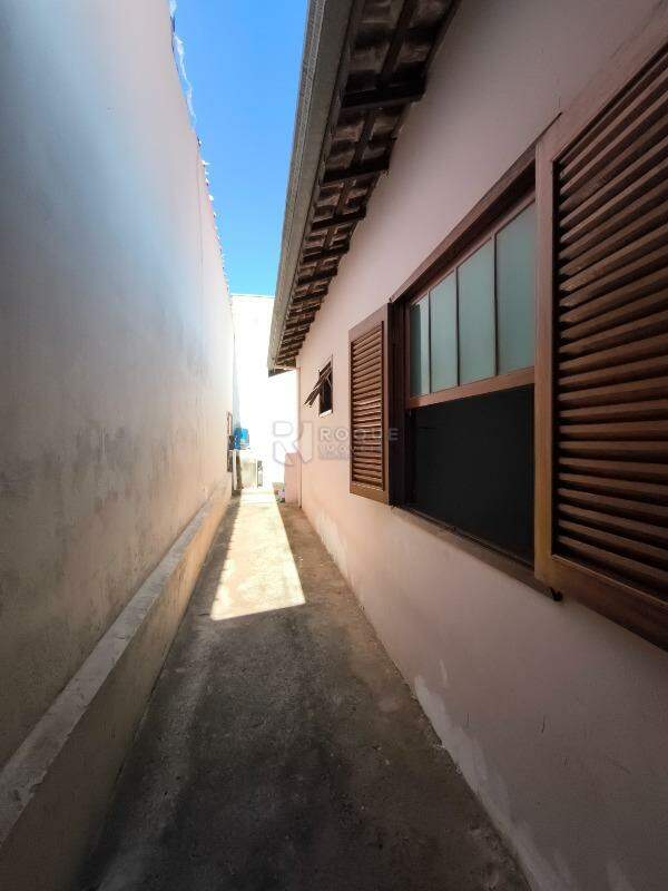 Casa Residencial à venda no bairro Jardim das Palmeiras: LATERAL EXTERNA