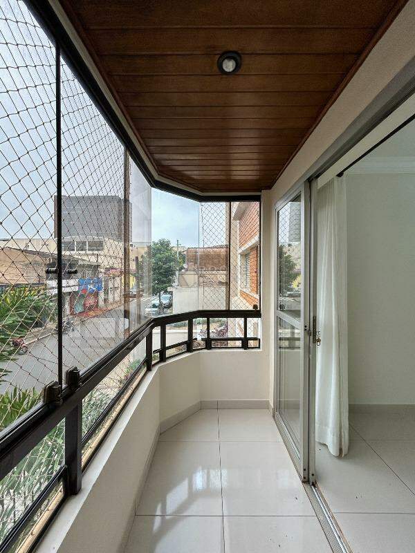 Apartamento para aluguel no bairro Centro: Sacada 