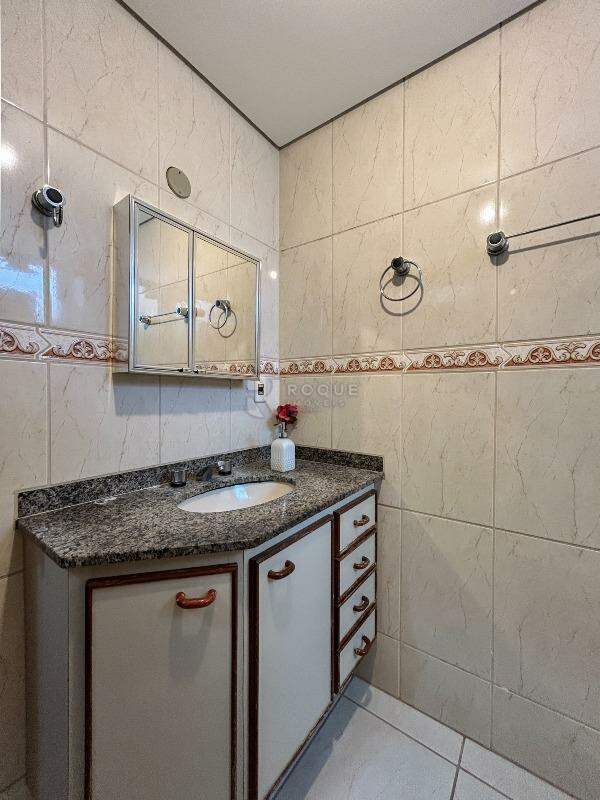 Apartamento para aluguel no bairro Centro: WC suíte 