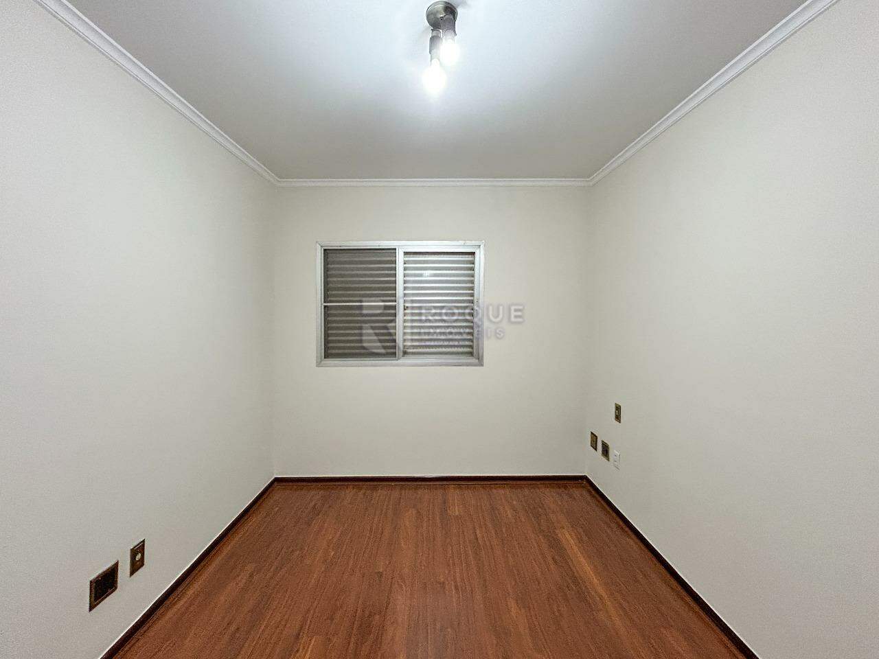 Apartamento para aluguel no bairro Centro: Dormitório 3 suíte 
