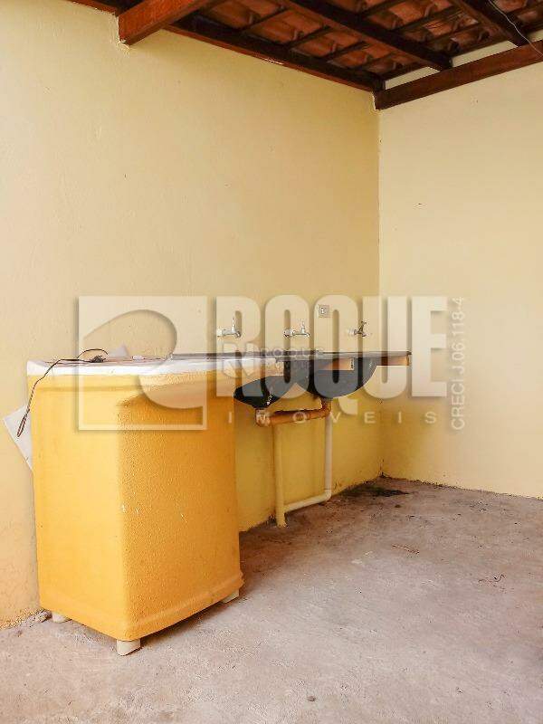 Casa Residencial para aluguel no bairro Jardim Ouro Verde: Área de Serviços