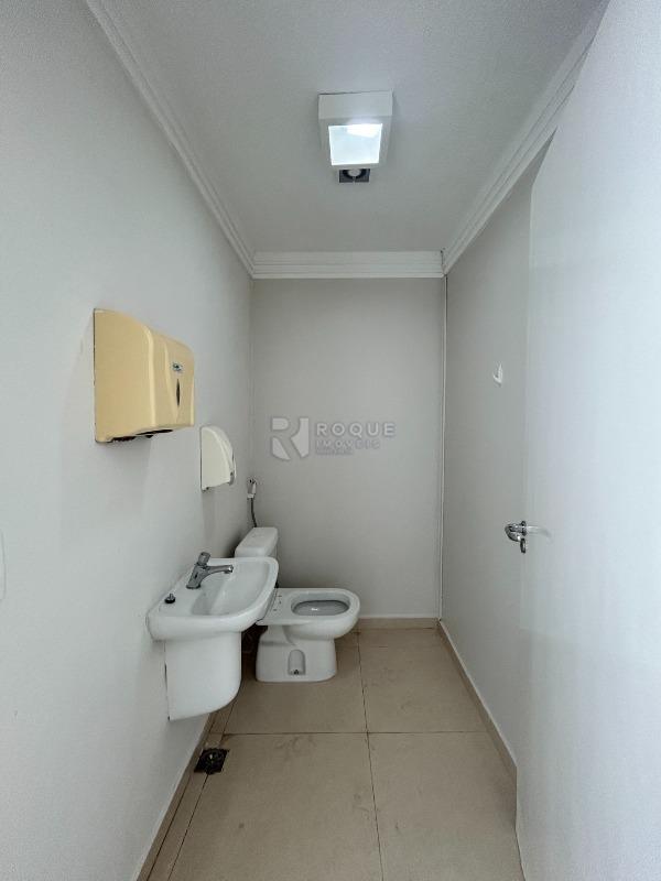 Casa Comercial para aluguel no bairro Vila Claudia: WC sala 2
