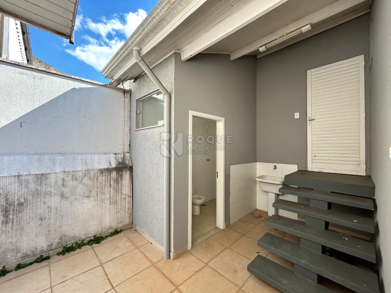 Casa Comercial para aluguel no bairro Vila Claudia: Área de serviço 