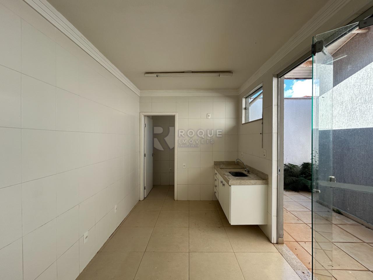 Casa Comercial para aluguel no bairro Vila Claudia: Sala fundo 