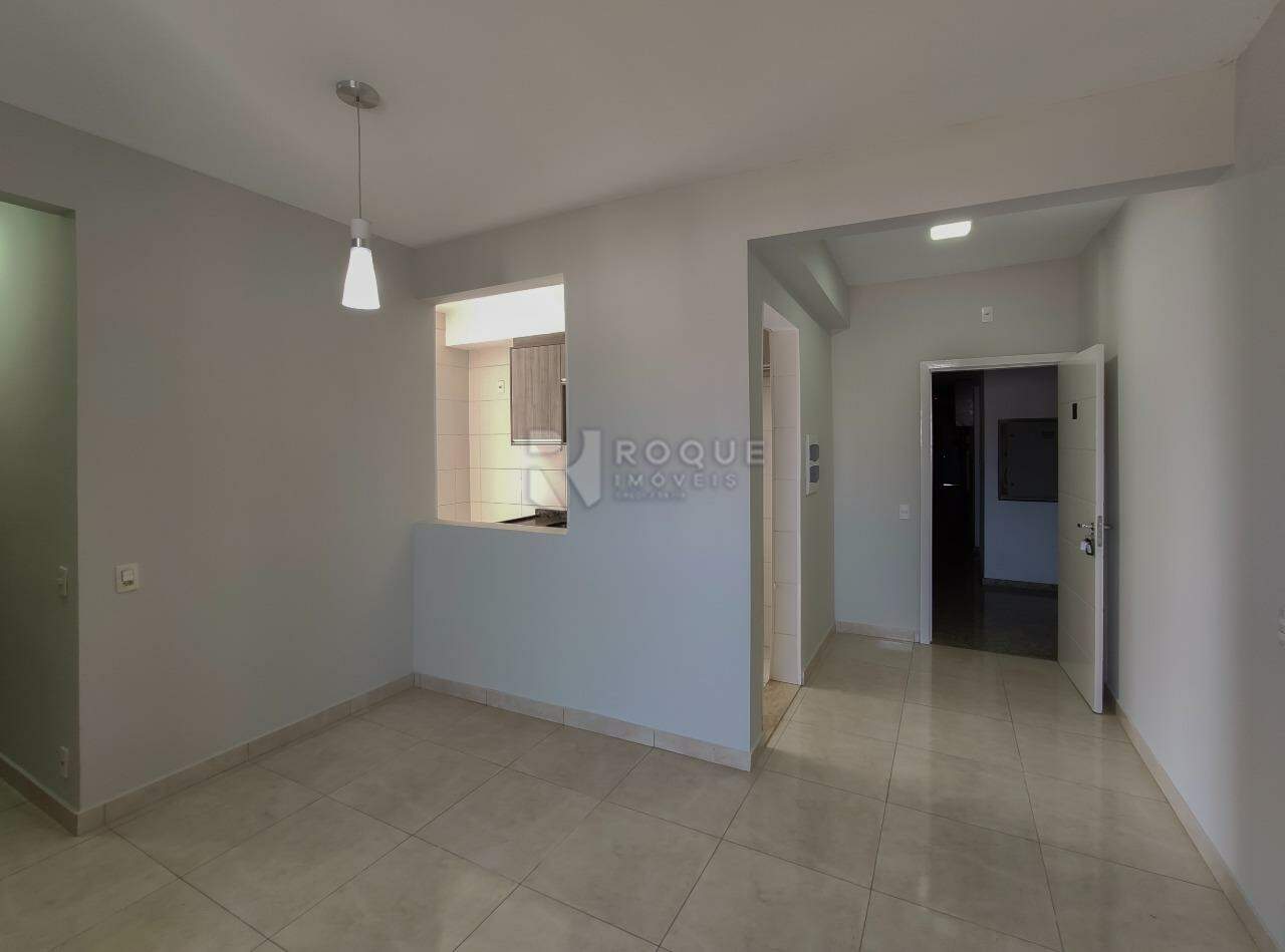 Apartamento para aluguel no bairro Chácaras Antonieta: Sala 