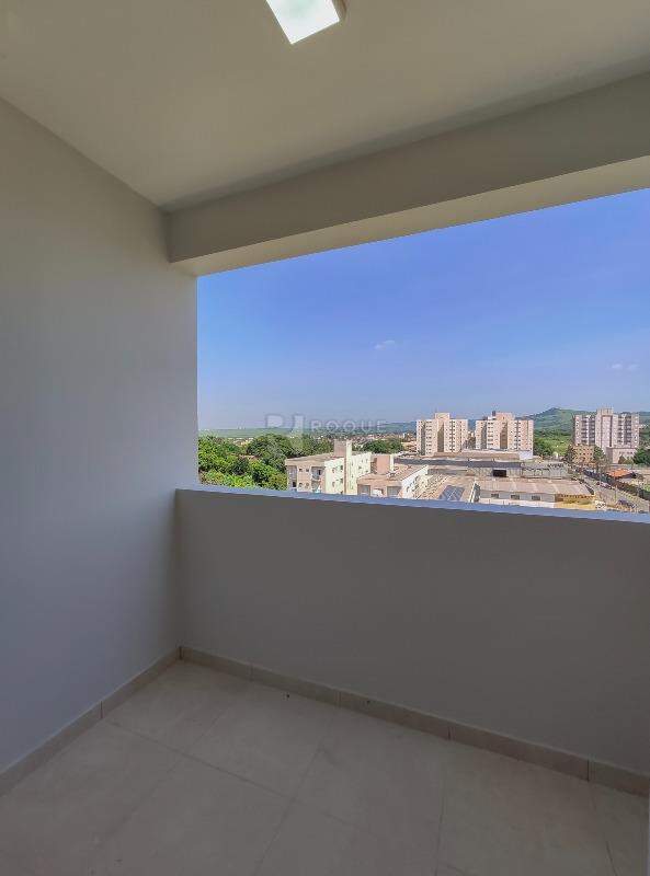 Apartamento para aluguel no bairro Chácaras Antonieta: Sacada 