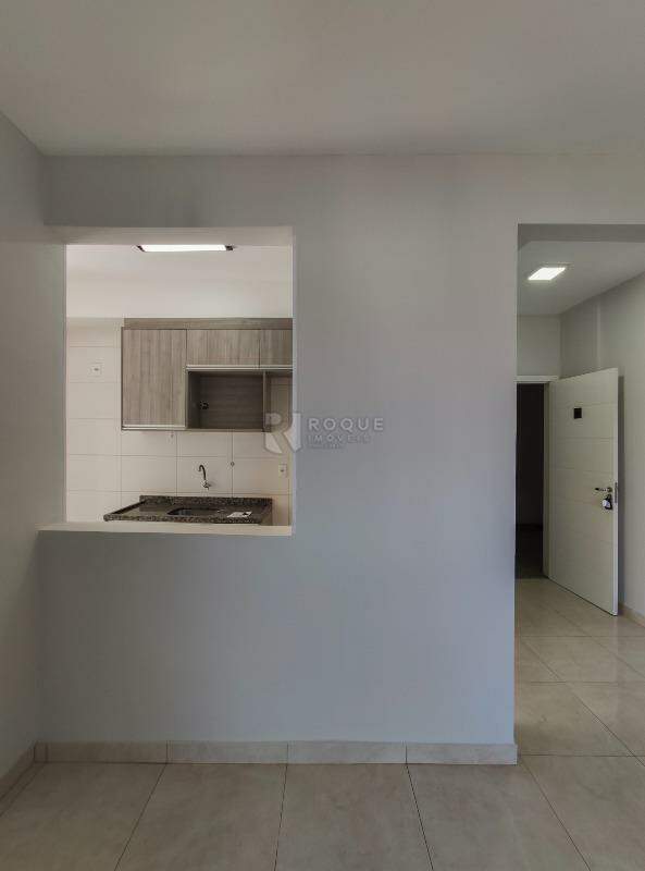 Apartamento para aluguel no bairro Chácaras Antonieta: Sala 