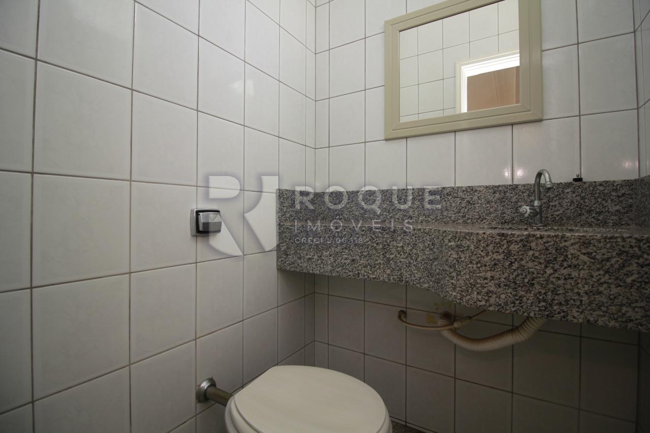 Casa Residencial à venda no bairro Vila Cristovam: Lavabo