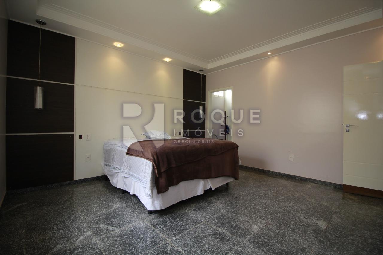 Casa Residencial à venda no bairro Vila Cristovam: Suíte Master