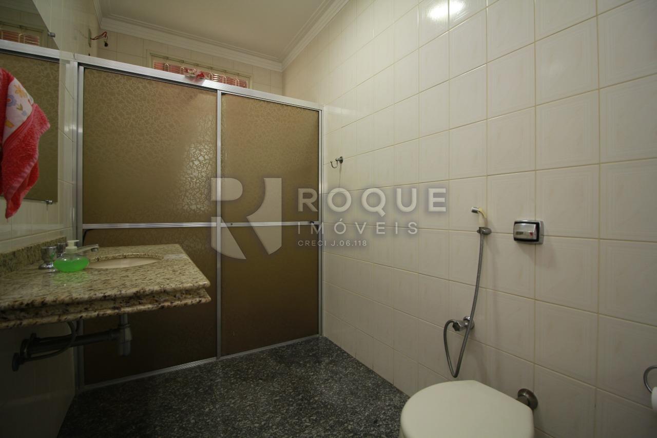 Casa Residencial à venda no bairro Vila Cristovam: Banheiro Social