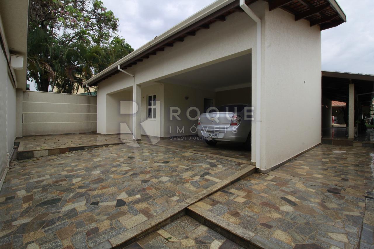 Casa Residencial à venda no bairro Vila Cristovam: Garagem - Entrada