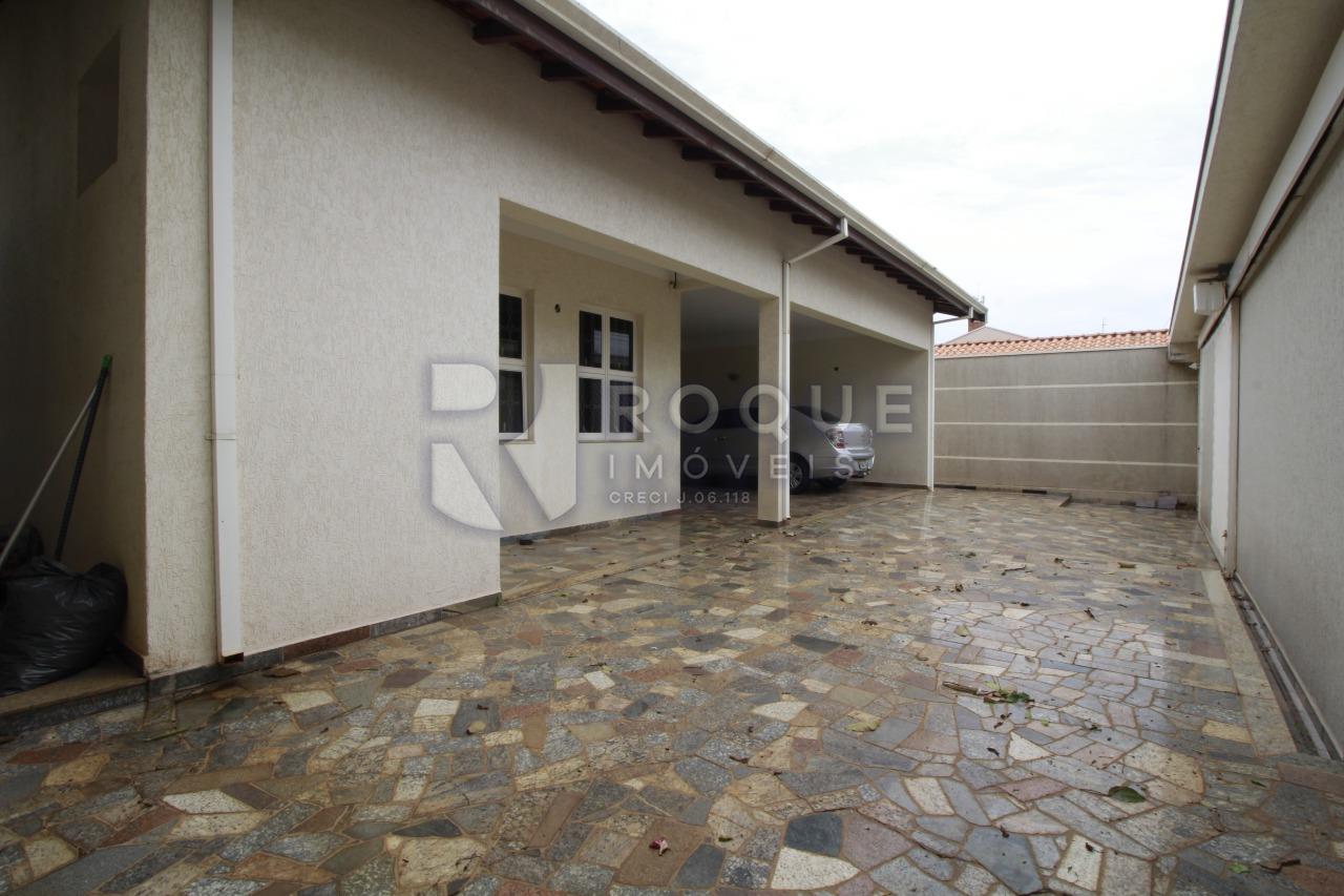 Casa Residencial à venda no bairro Vila Cristovam: Garagem - Entrada