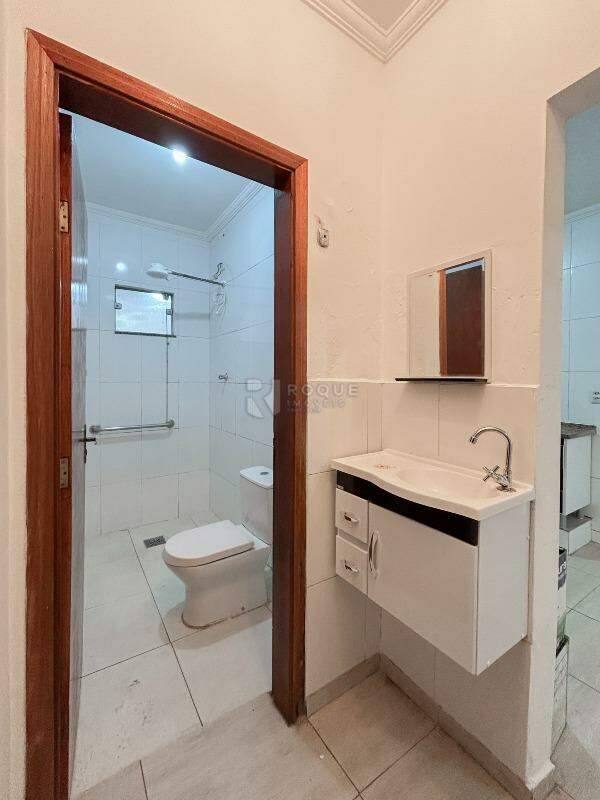 Casa Residencial para aluguel no bairro Vila Queiroz: Lavabo 