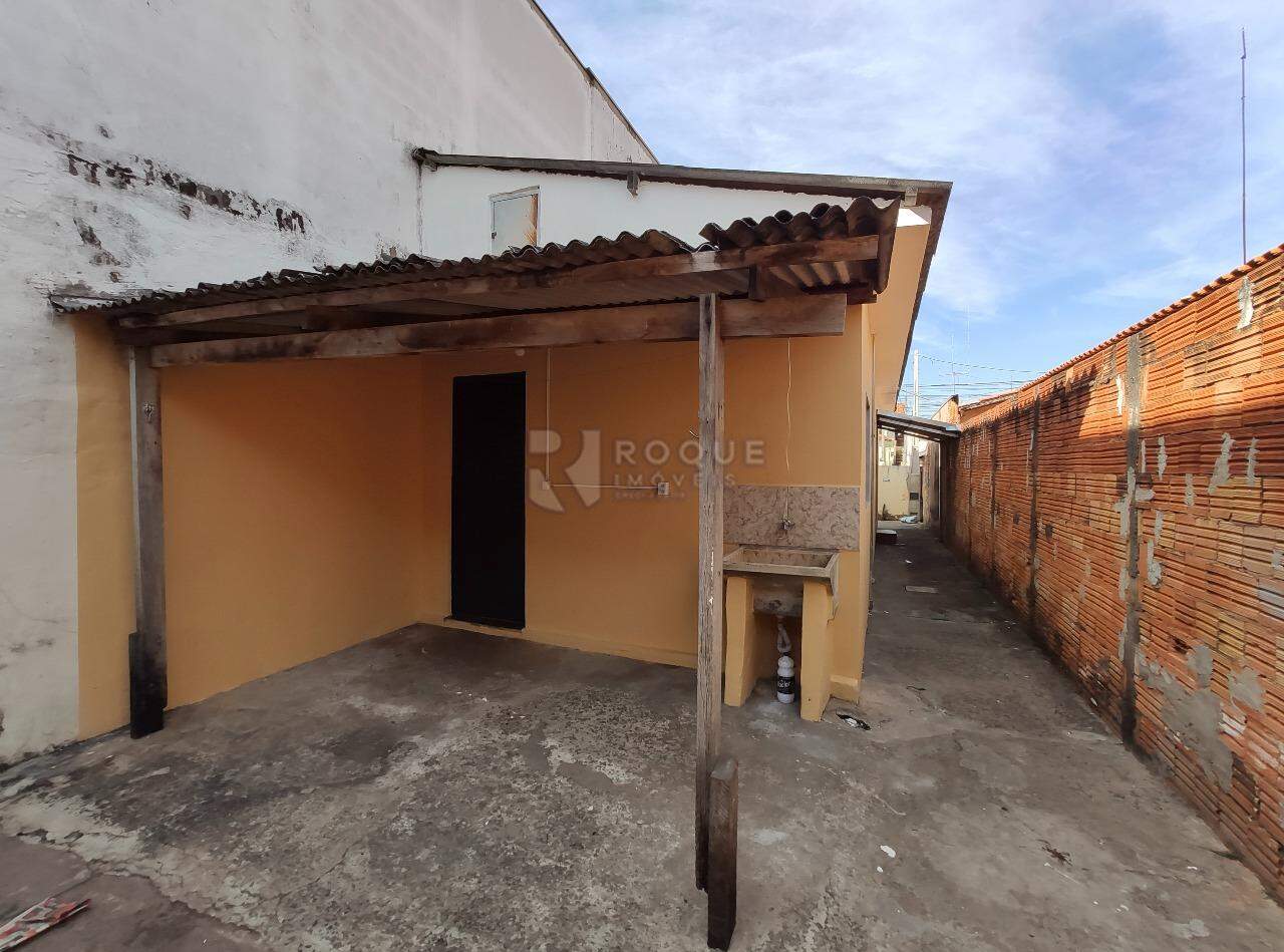 Casa Residencial para aluguel no bairro Parque Residencial Aeroporto: Fundo / Área de serviço 