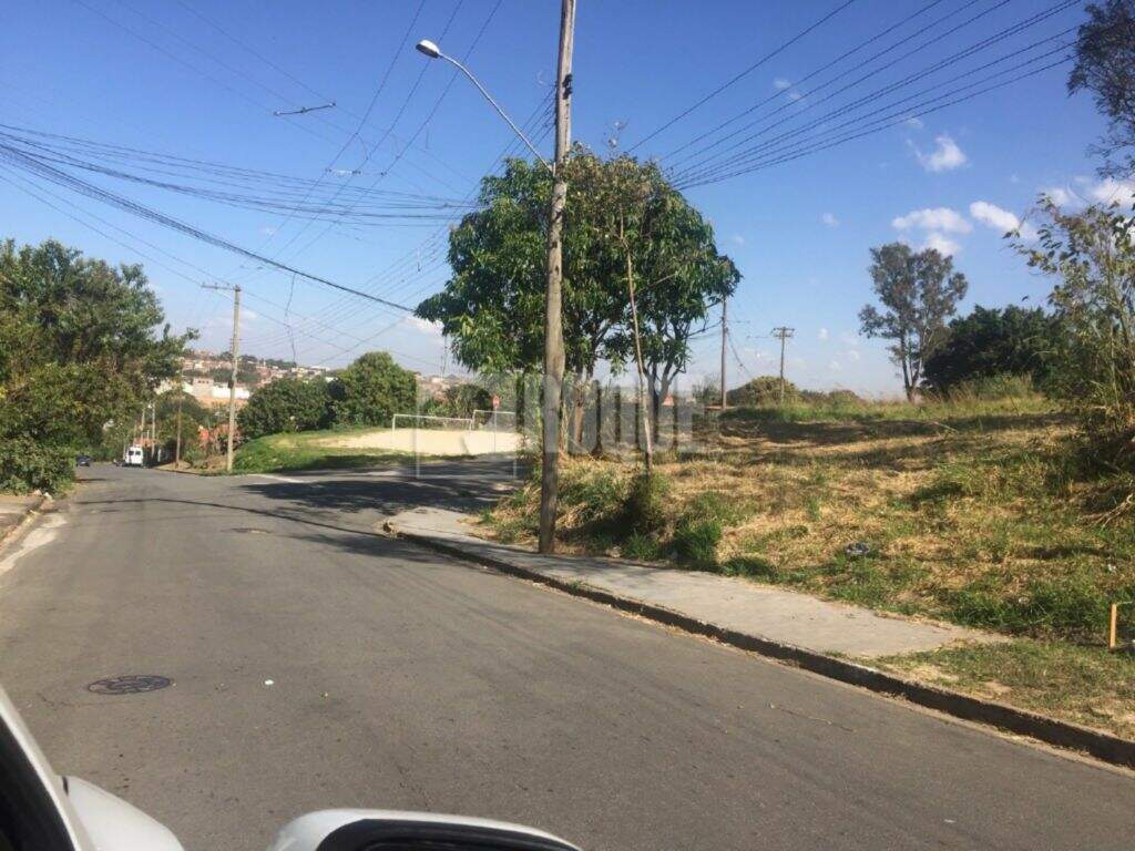 Terreno à venda no bairro Jardim Celina: 