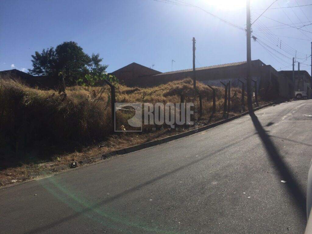 Terreno à venda no bairro Jardim Celina: 