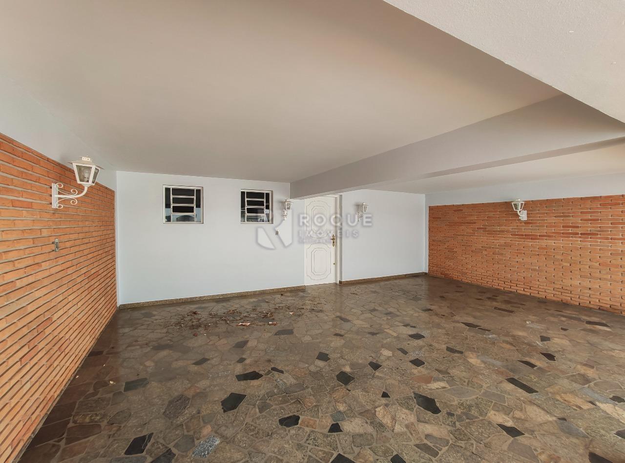 Casa Comercial para aluguel no bairro Jardim Mercedes: Garagem 