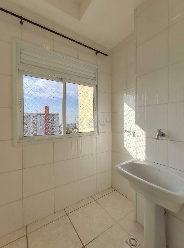 Apartamento para aluguel no bairro Chácaras Antonieta: Área de serviço