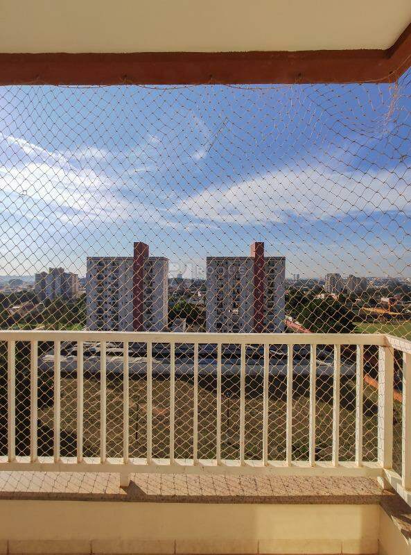 Apartamento para aluguel no bairro Chácaras Antonieta: Sacada