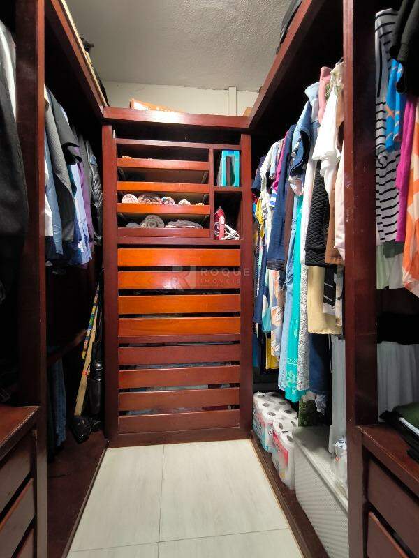 Casa Residencial à venda no bairro Parque Residencial Aeroporto: CLOSET SUÍTE