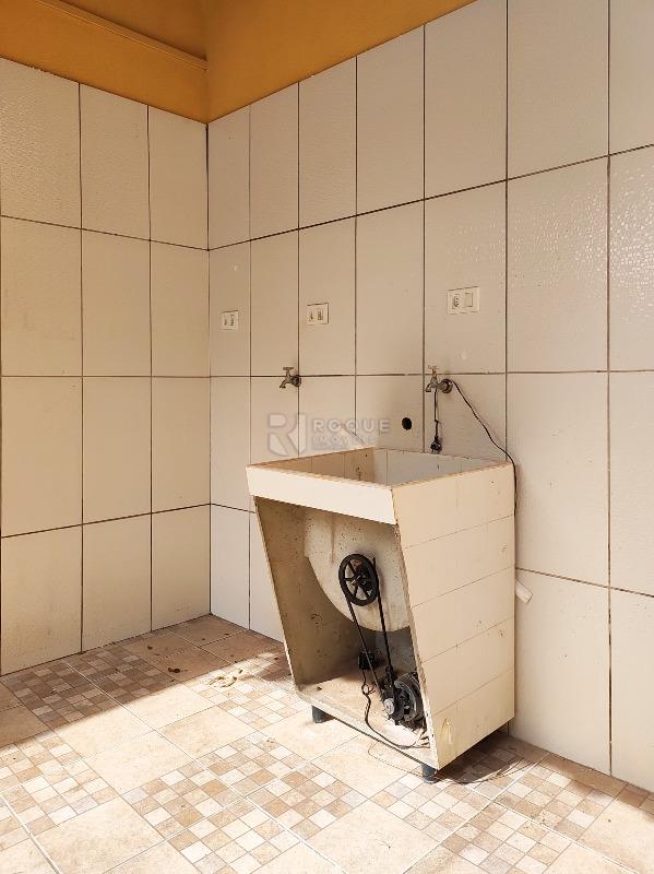 Casa Comercial à venda no bairro Vila Castelar: LAVANDERIA