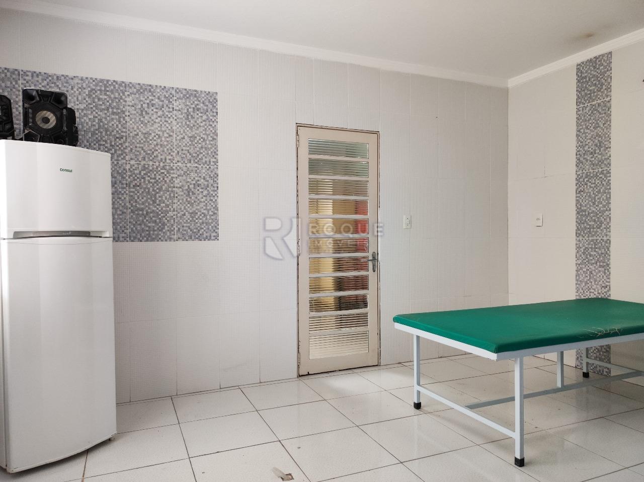 Casa Comercial à venda no bairro Vila Castelar: COZINHA