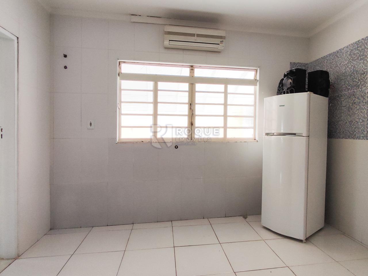 Casa Comercial à venda no bairro Vila Castelar: COZINHA