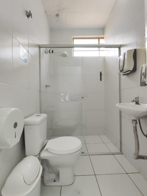 Casa Comercial à venda no bairro Vila Castelar: BANHEIRO FEMININO