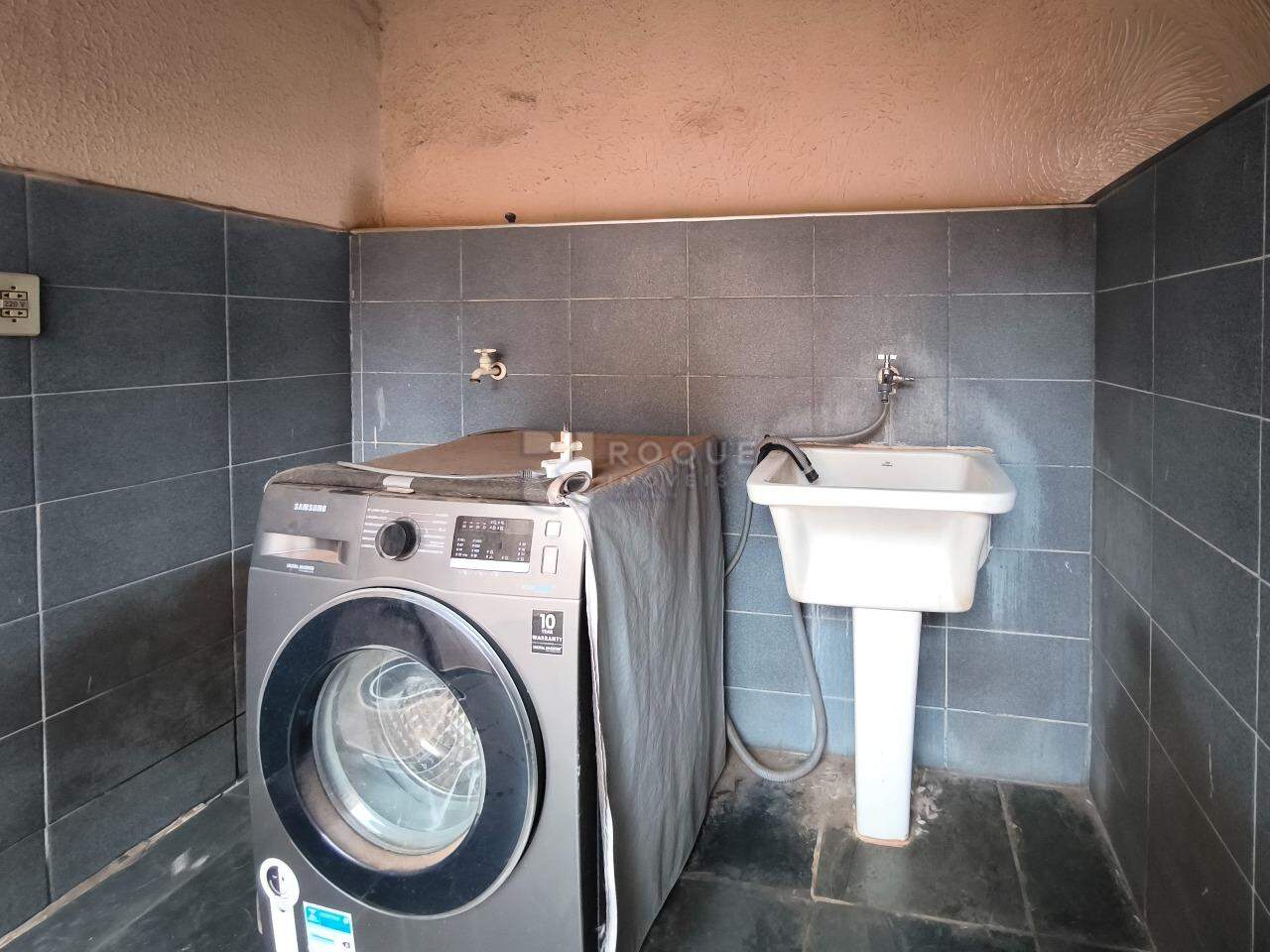 Casa em condomínio à venda no bairro Parque Egisto Ragazzo: LAVANDERIA