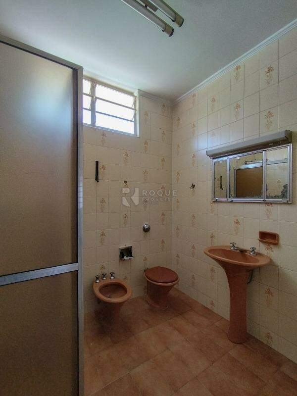 Casa Residencial para aluguel no bairro Vila Rocha: WC 