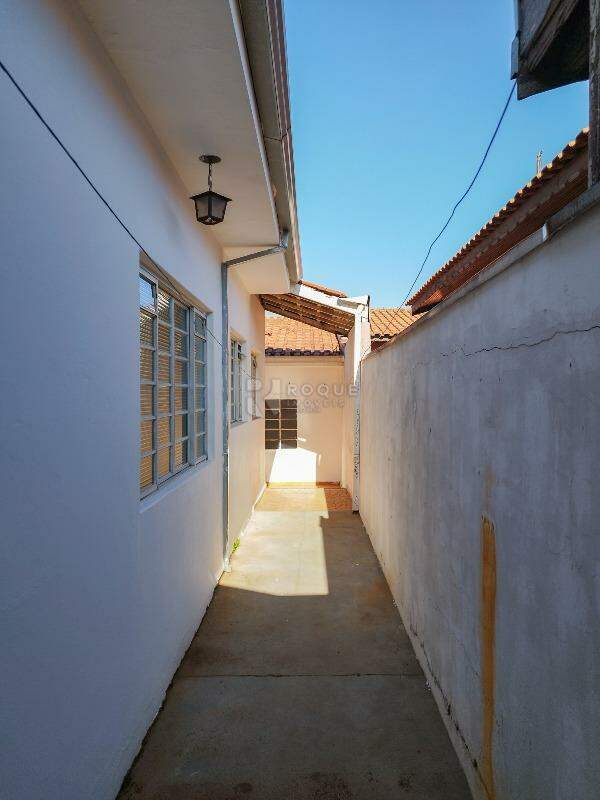 Casa Residencial para aluguel no bairro Vila Rocha: Corredor 
