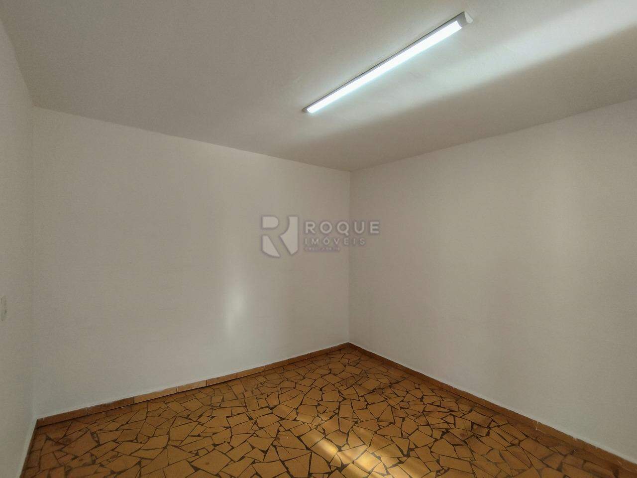 Casa Residencial para aluguel no bairro Vila Rocha: Dormitório fundo 