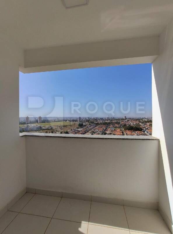 Apartamento para aluguel no bairro Chácaras Antonieta: Sacada 
