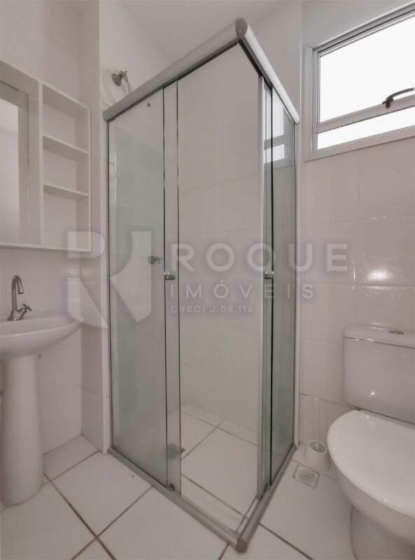 Apartamento para aluguel no bairro Chácaras Antonieta: WC social 