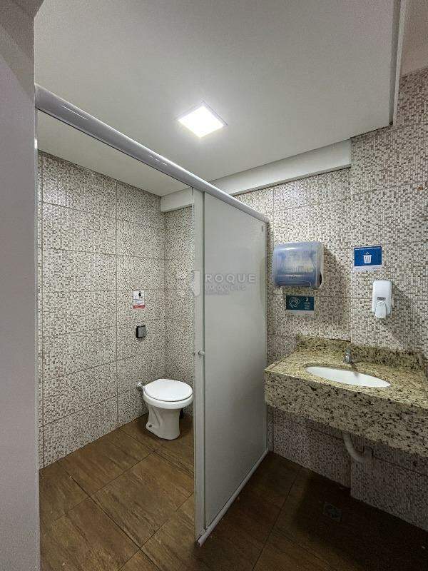 Salão para aluguel no bairro Bairro da Graminha: WC social 2