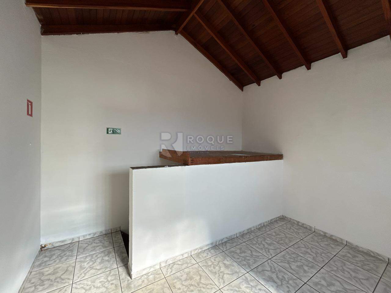 Salão para aluguel no bairro Bairro da Graminha: Sala segundo andar 