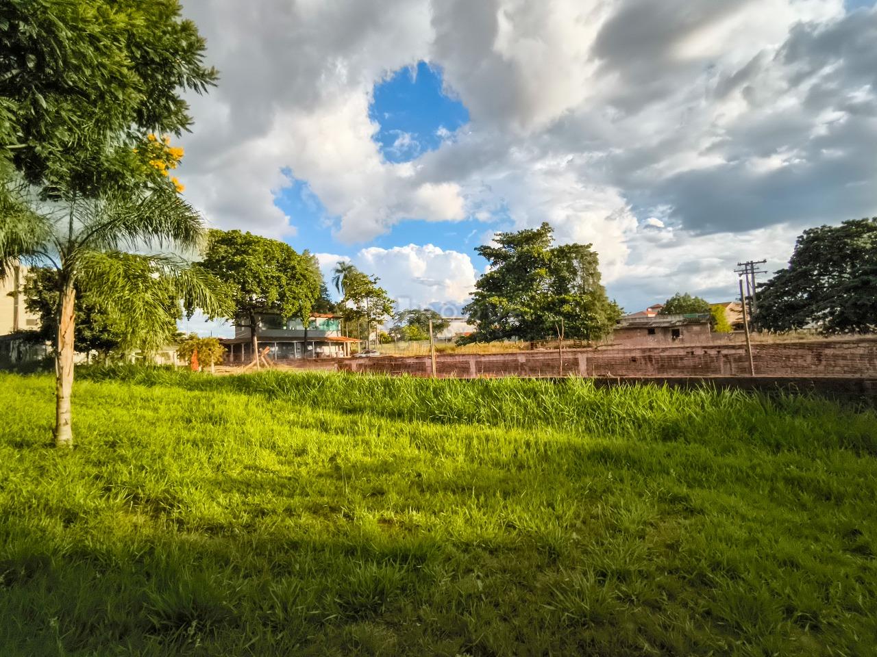 Área à venda no bairro Jardim da Graminha: 