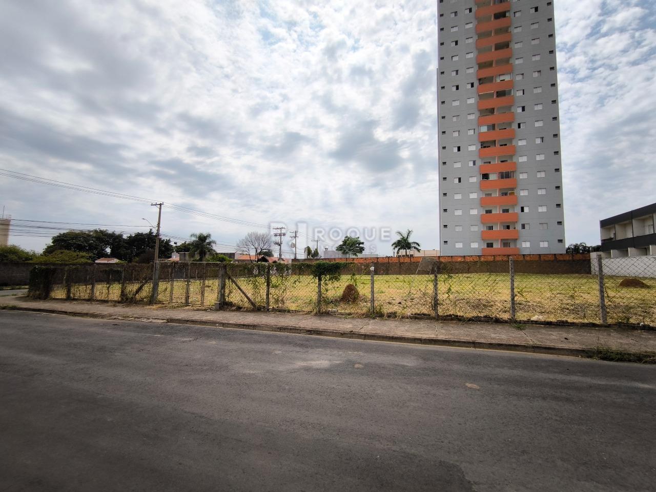 Terreno à venda no bairro Chácaras Antonieta: 