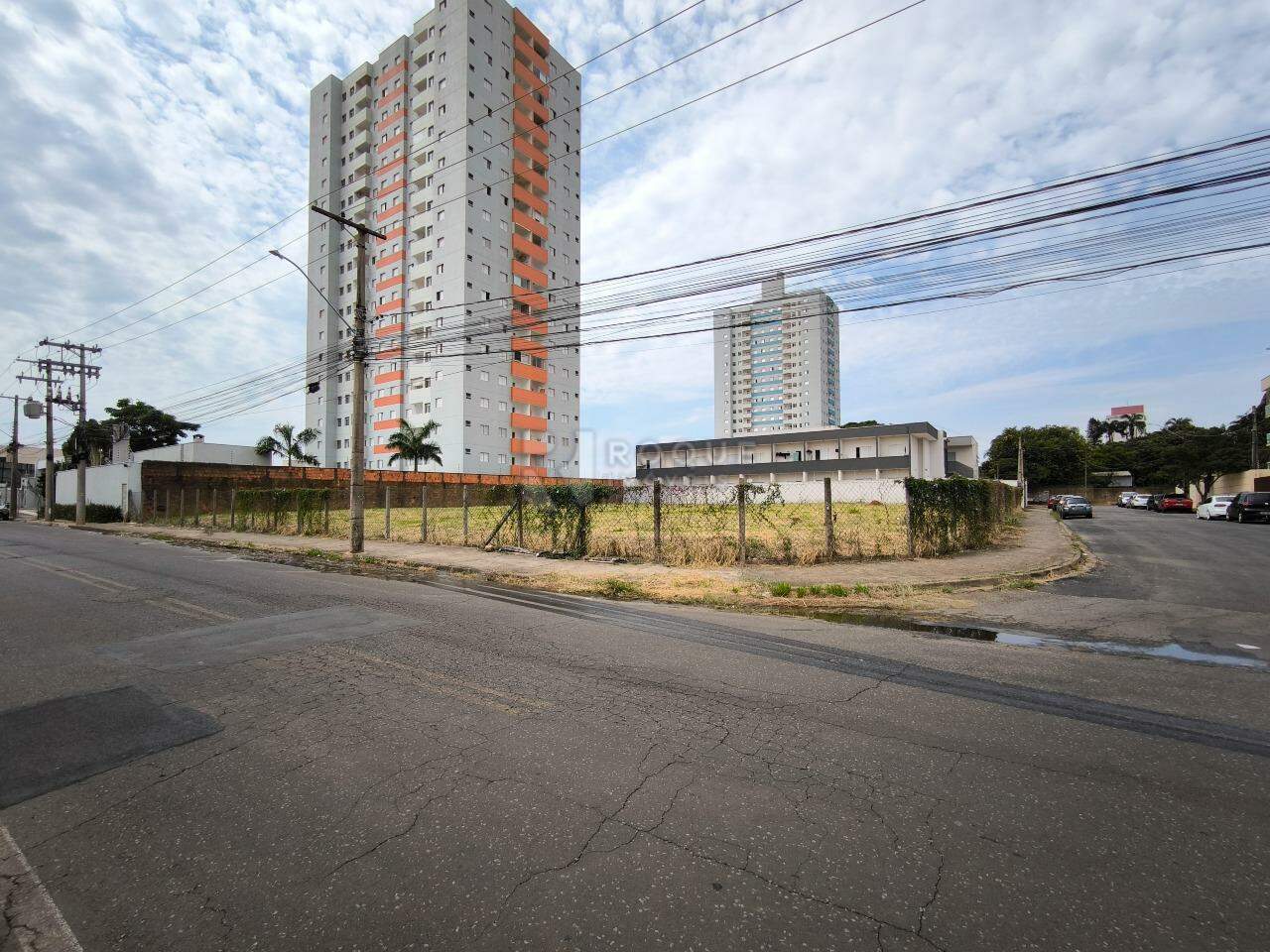Terreno à venda no bairro Chácaras Antonieta: 